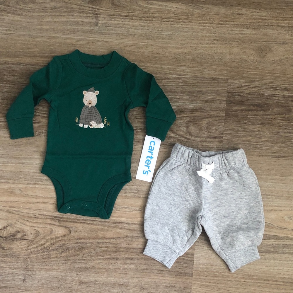 NWT Newborn Carter' Green Bear Onesie and Gray Bottoms Set